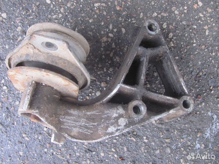 Кронштейн опоры двигателя правый Ваз 2110