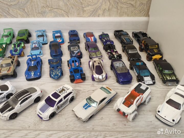 Машинки металлические HotWheels