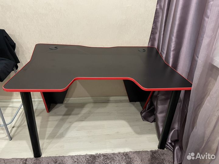 Стол компьютерный