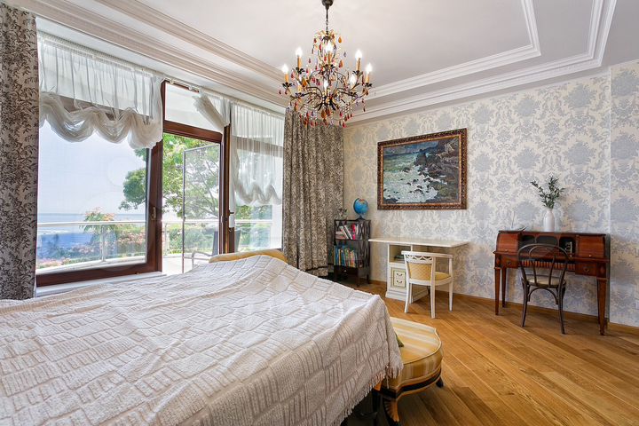 3-к. квартира, 142,3 м², 3/8 эт.