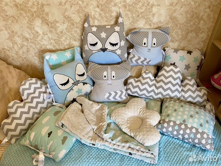 Бортики в детскую кроватку, одеяло и подушечка