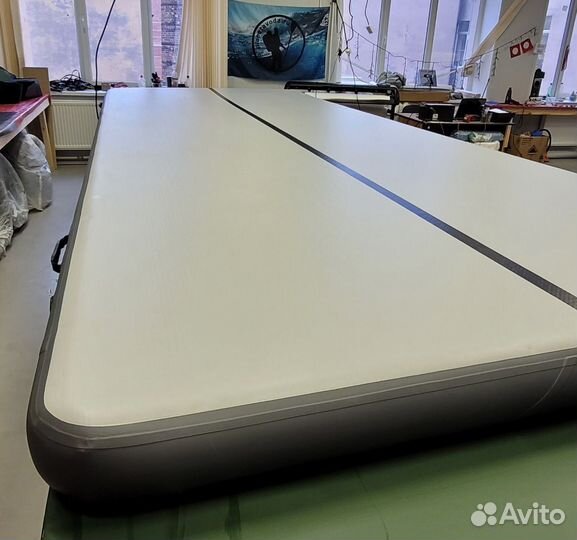 Надувной гимнастический мат