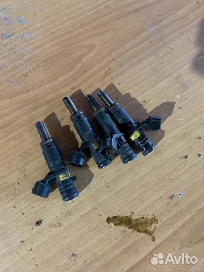 Форсунка топливная Peugeot 208 хетчбек 1.6 VTI 16V