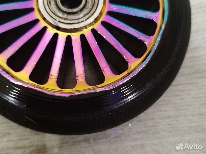 Колесо от трюкового самоката. Цвет бензиновый