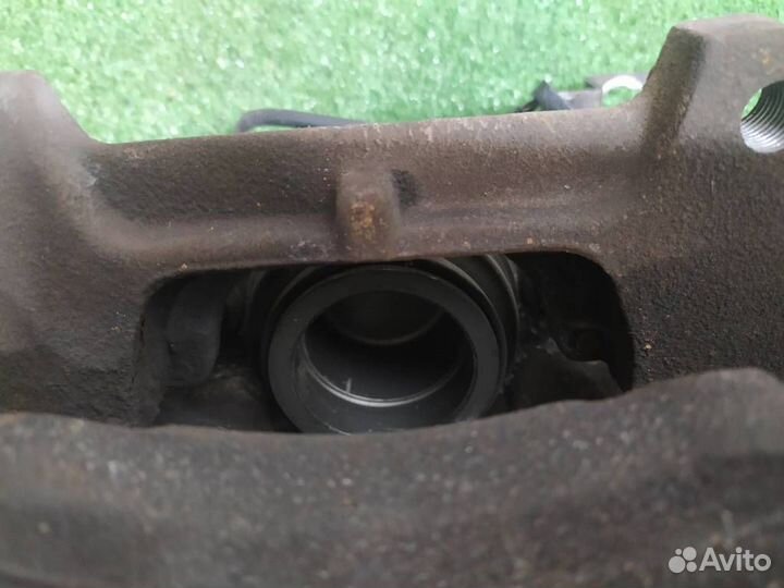 Суппорт передний левый Audi Allroad quattro 2005