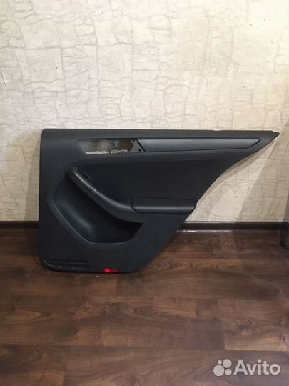 Обшивка двери vw Jetta 6