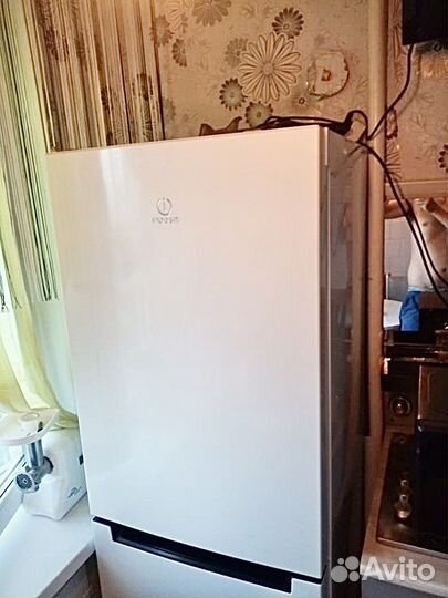 Холодильник indesit