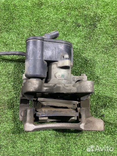 Суппорт задний левый Volkswagen Passat B6 CDA 2010