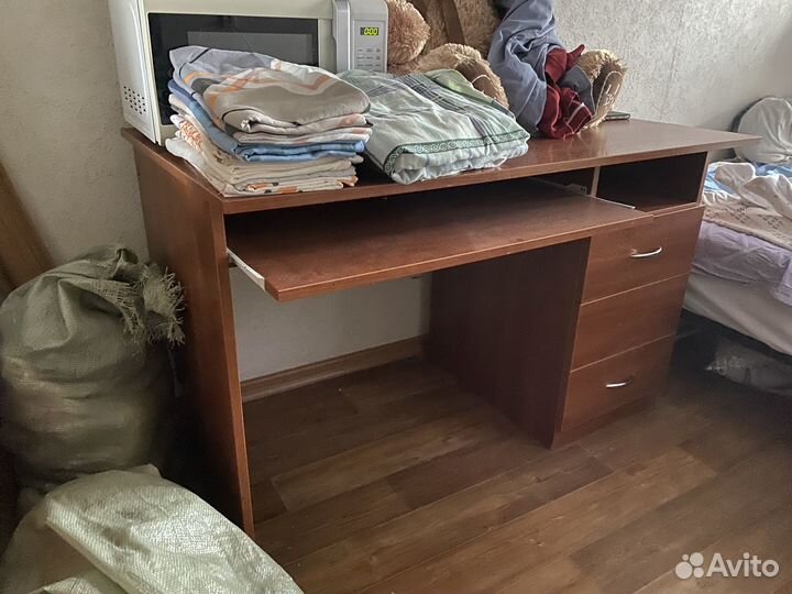 Стол для компьютера