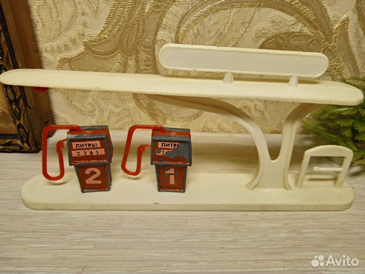 Игрушки СССР гараж и заправочная станция