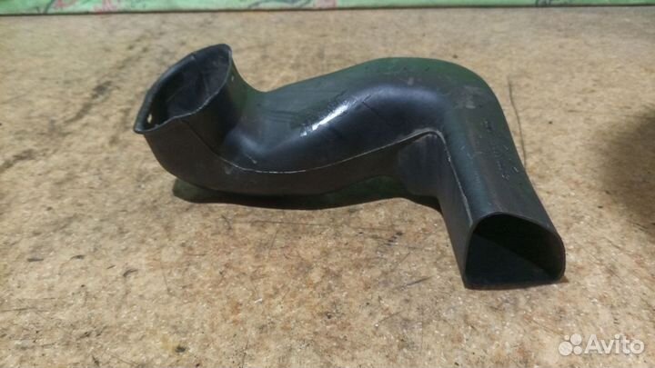 Воздуховод передний правый Mercedes-Benz EW 210