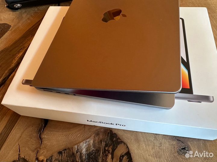 MacBook Pro 14 M1 Pro/16 GB/512 SSD/Комплект