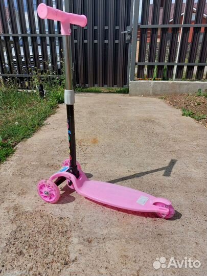 Самокат детский трехколесный новый