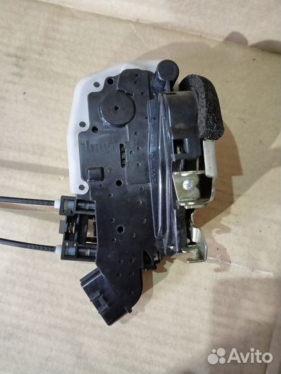 Замок левой двери Nissan X-Trail T31