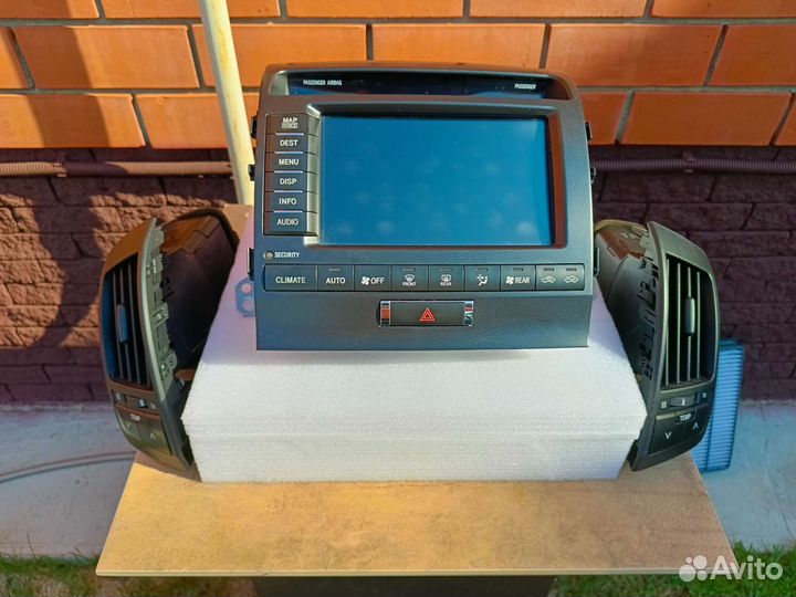 Мультимедиа toyota land cruiser 200