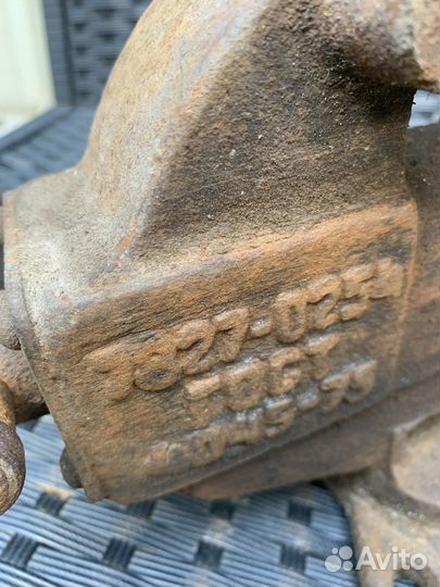 Тиски с наковальней слесарные СССР