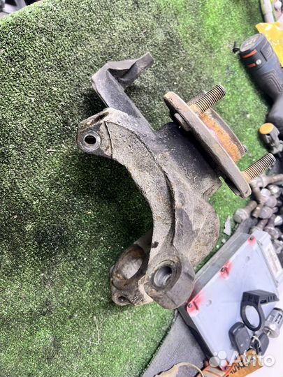 Поворотный кулак левый ford focus 1