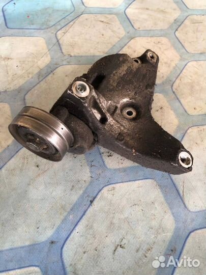 Кронштейн компрессора кондиционера 03F260885