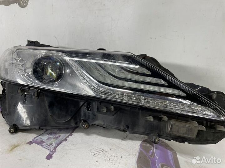 Фара передняя правая Toyota Camry V70