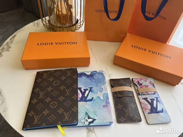 Набор Louis Vuitton: блокнот, пенал и ручка