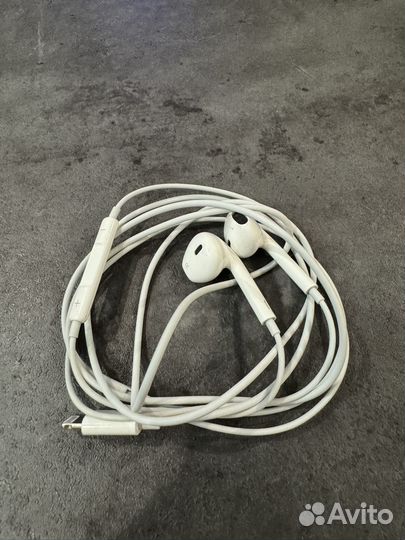 Наушники Apple EarPods с разъёмом Lightning