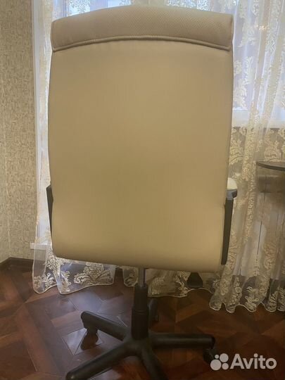 Офисное кресло