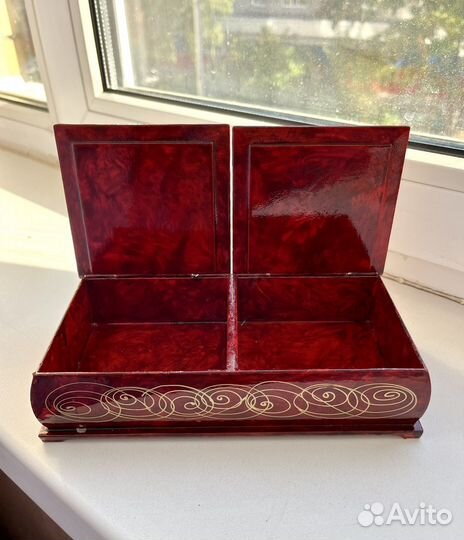 Деревянная шкатулка