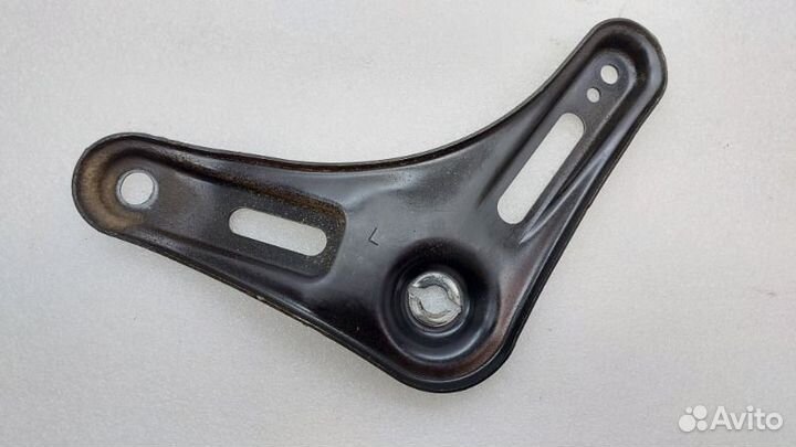 Кронштейн подрамника передний левый Kia K5 DL3