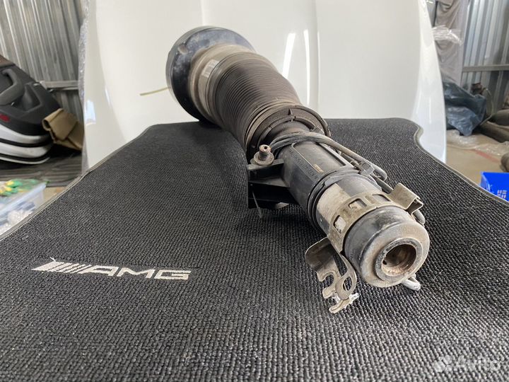 Пневмостойка передняя левая Mercedes Benz W221