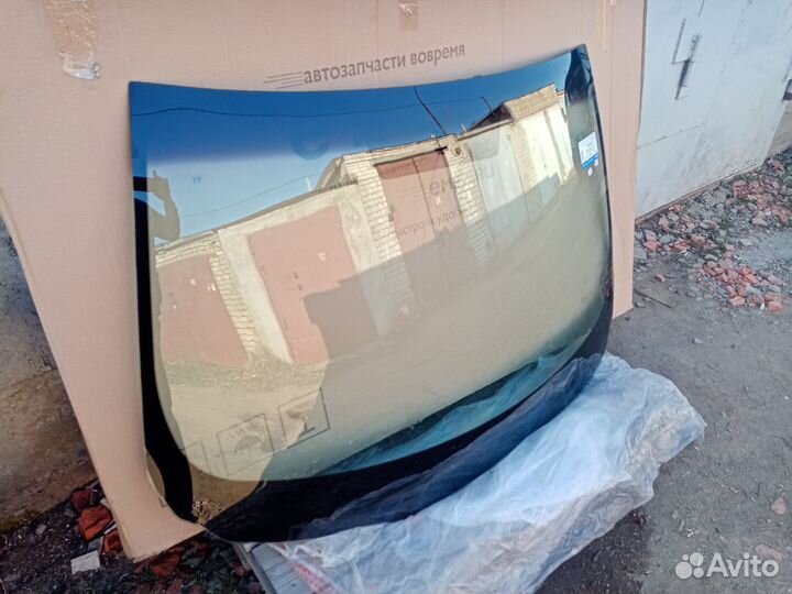 Лобовое стекло Nissan Almera
