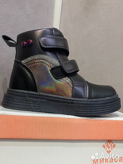 Ботинки демисезонные для девочки 26 размер новые