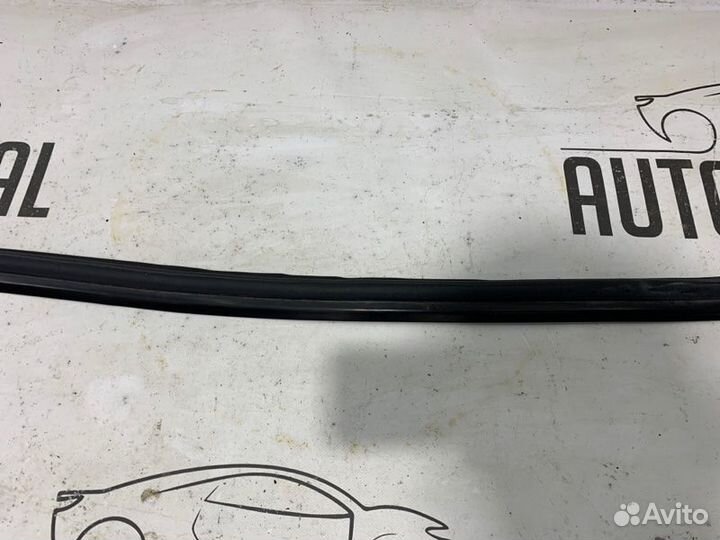 Уплотнительная резинка крыши правая Renault Logan