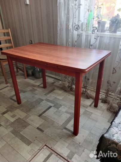 Стол обеденный