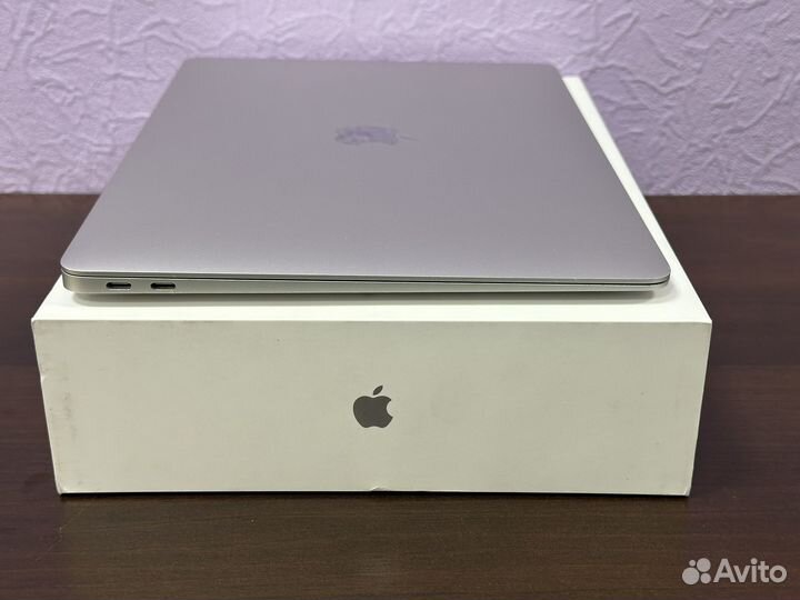 Macbook Air 13 2020 i3/8/256GB. Ростест