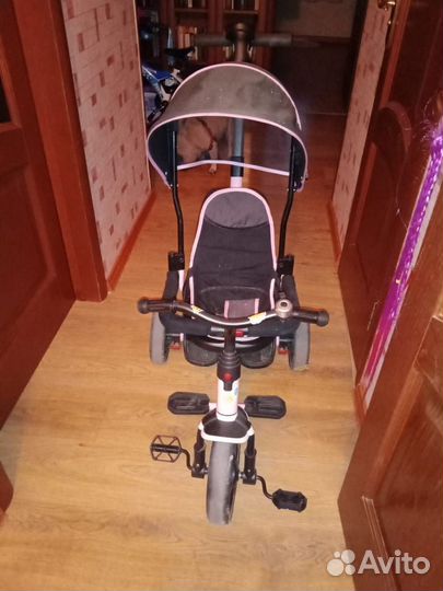 Трехколесный велосипед с ручкой