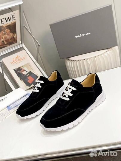 Стильные кроссовки Kiton