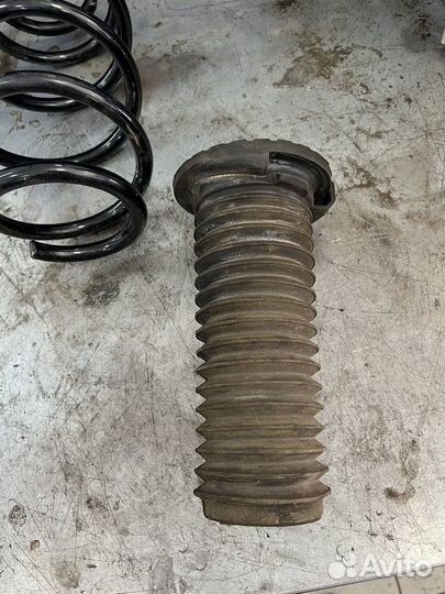 Пружина передняя левая civic 4d