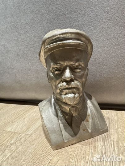Бюст Ленина в кепке