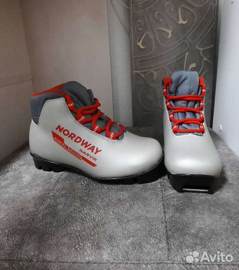 Лыжные ботинки, 32р