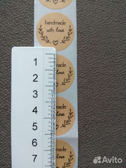 Круглые крафт-наклейки HandMade