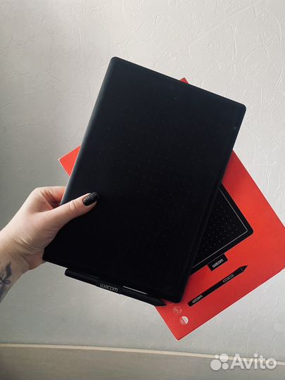 Графический планшет One by Wacom medium