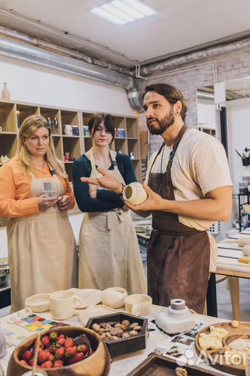 Девичник в гончарной мастерской