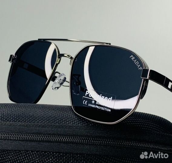 Солнцезащитные очки Prada