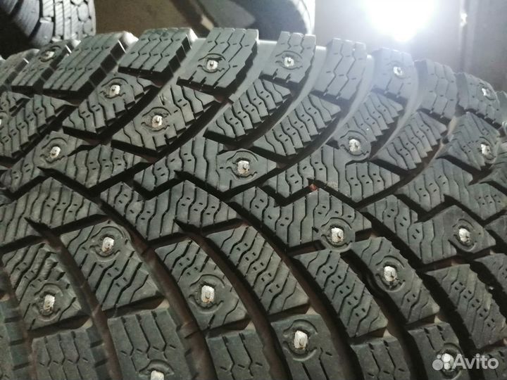 Pirelli Scorpion Ice Zero 2 215/60 R17