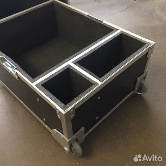 Алюминиевый кейс на 100 виниловых пластинок