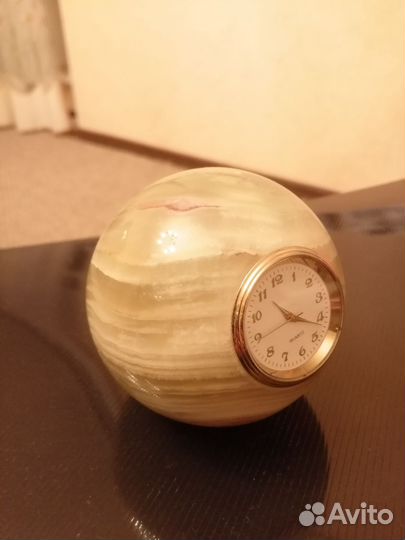 Часы из нефрита