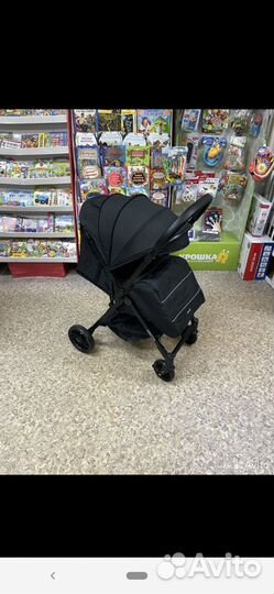 Новая коляска с перекидной ручкой Gretta(black)