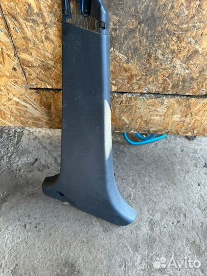 Накладка стойки левая Renault Sandero 2