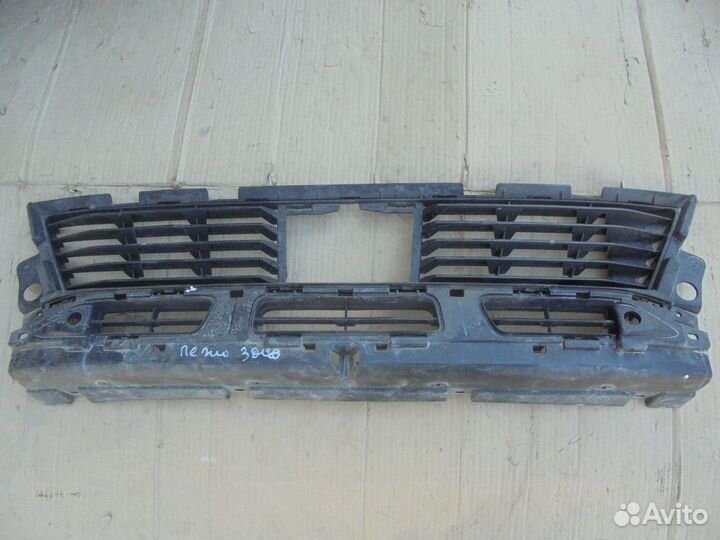 Решётка в бампер Peugeot 3008 2 (2016)