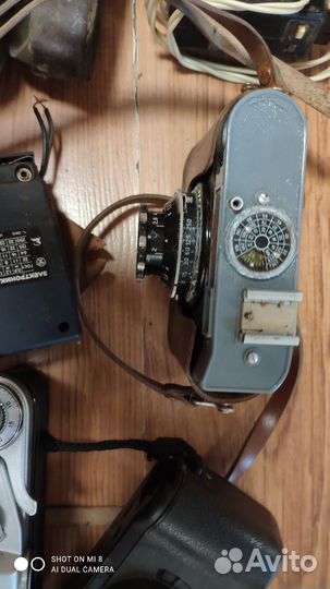 4 фотоаппарата и 2 вспышки